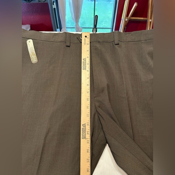 Haggar E-Clo Smart Fiber Dress Pants 42x32 Brown Classic Fit No Iron - Picture 4 of 9